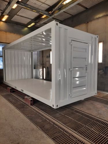 Lager-Container-Modul in der Produktionshalle